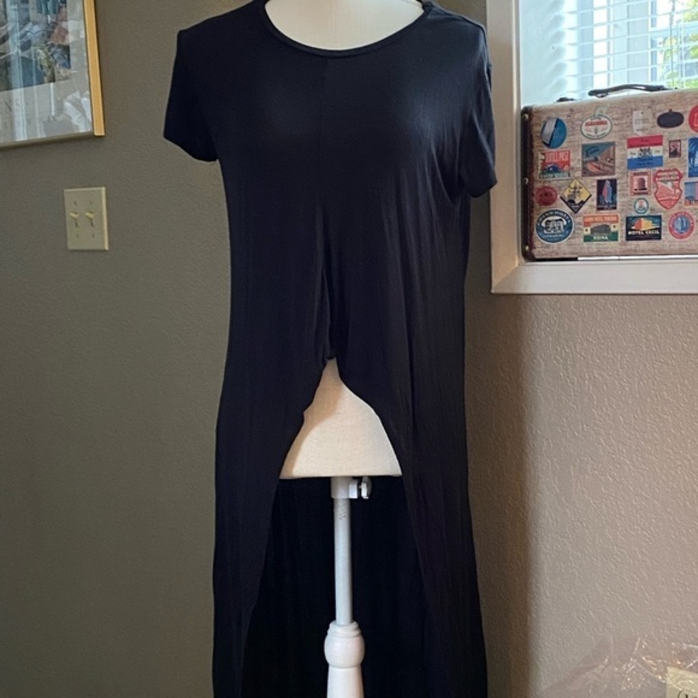 Elite Collection black extra long high-low duster tee, Sz. M